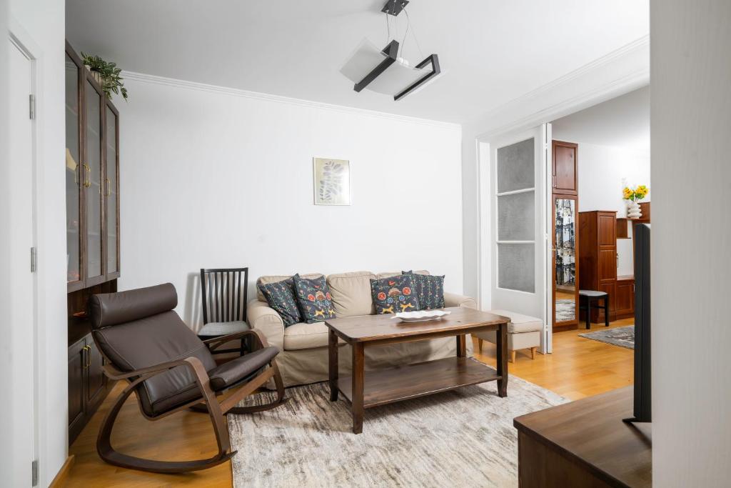 Posezení v ubytování 1BD flat with Desk on Russian Monument Square by Flat Mаnager