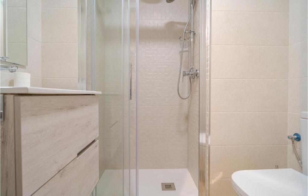 Kúpeľňa v ubytovaní 4 Bedroom Cozy Apartment In Málaga