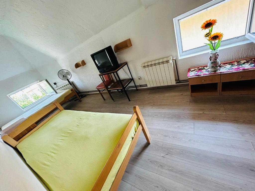 Postel nebo postele na pokoji v ubytování Rooms for rent "SARA"