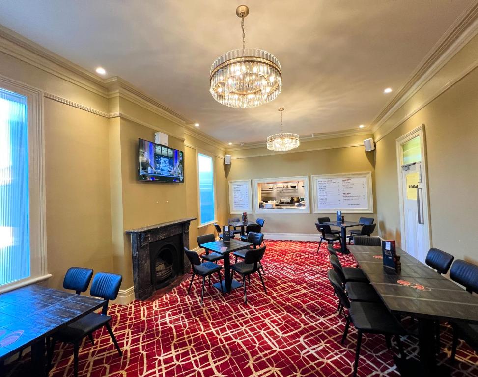 Tempe Hotel Sydneyにあるテレビまたはエンターテインメントセンター