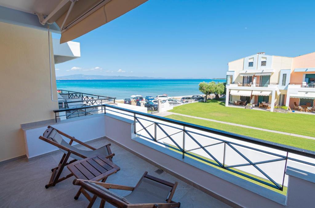 Moana Seafront Maisonette by RentalsPro - Pefkohori Halkidiki