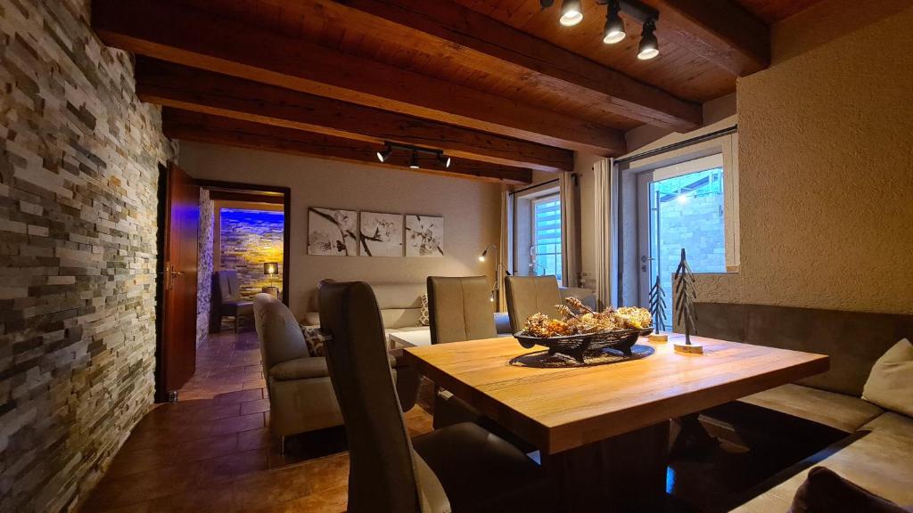 a dining room with a table and a living room at Ferienwohnung An der alten Stadtmauer in Annaberg-Buchholz