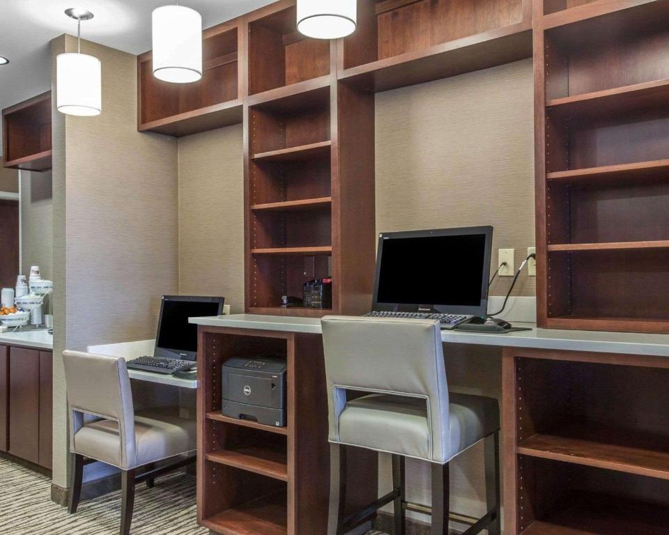 Comfort Suites-Youngstown North photo