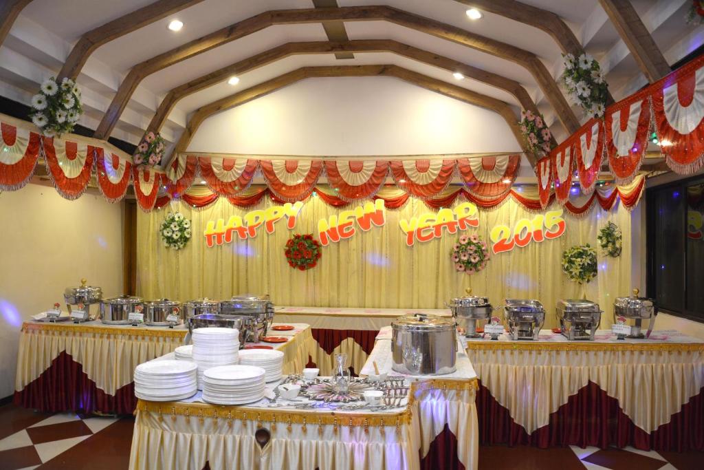 מסעדה או מקום אחר לאכול בו ב-Sri Janakiram Hotels
