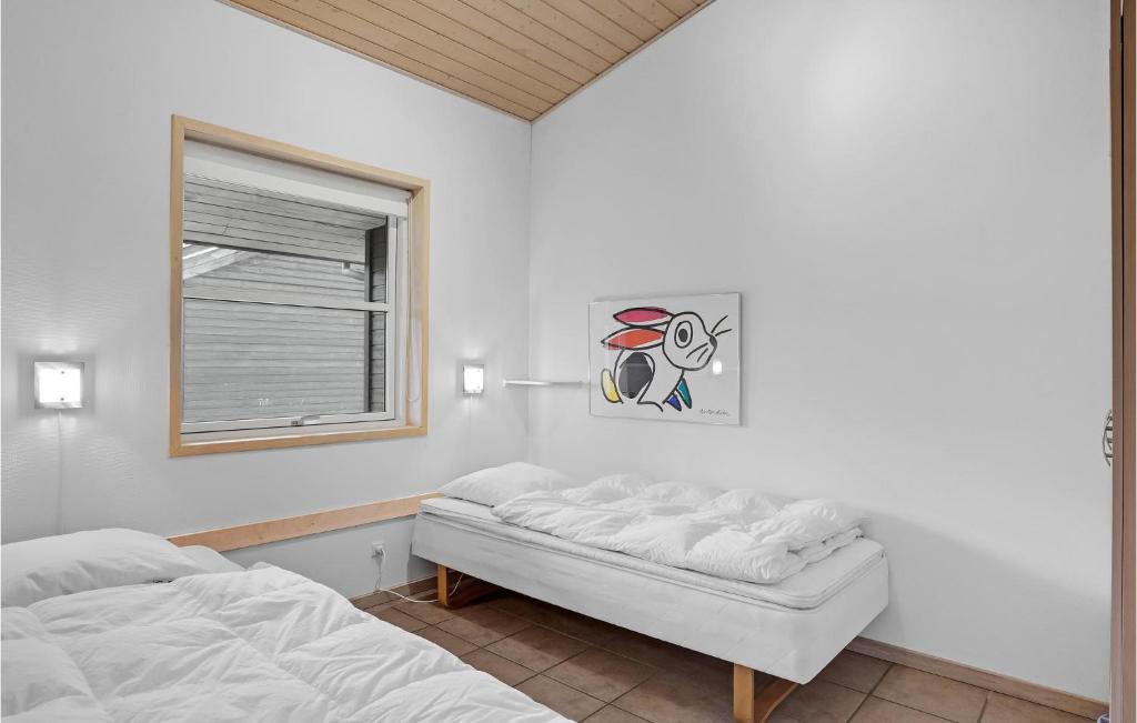Postel nebo postele na pokoji v ubytování Pet Friendly Home In Pandrup With Wifi