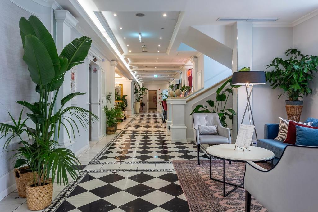 Queen's Court Hotel & Residence - Resim 7