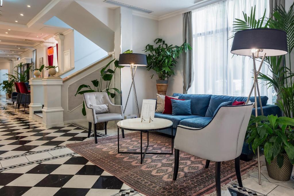 Queen's Court Hotel & Residence - Resim 19