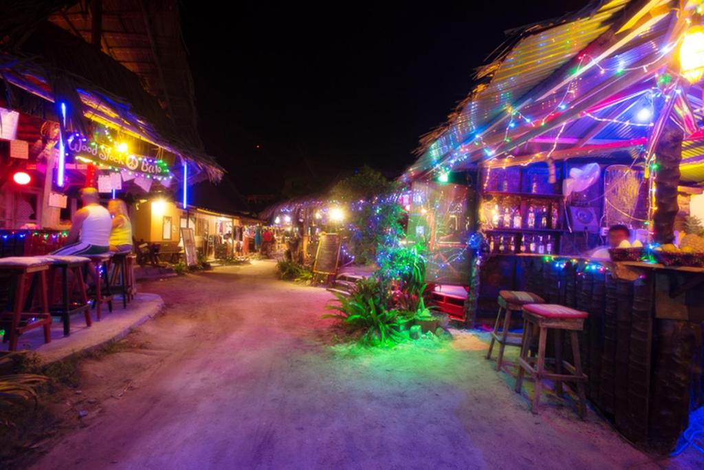 Restaurace v ubytování The Hip Resort @ Phi Phi