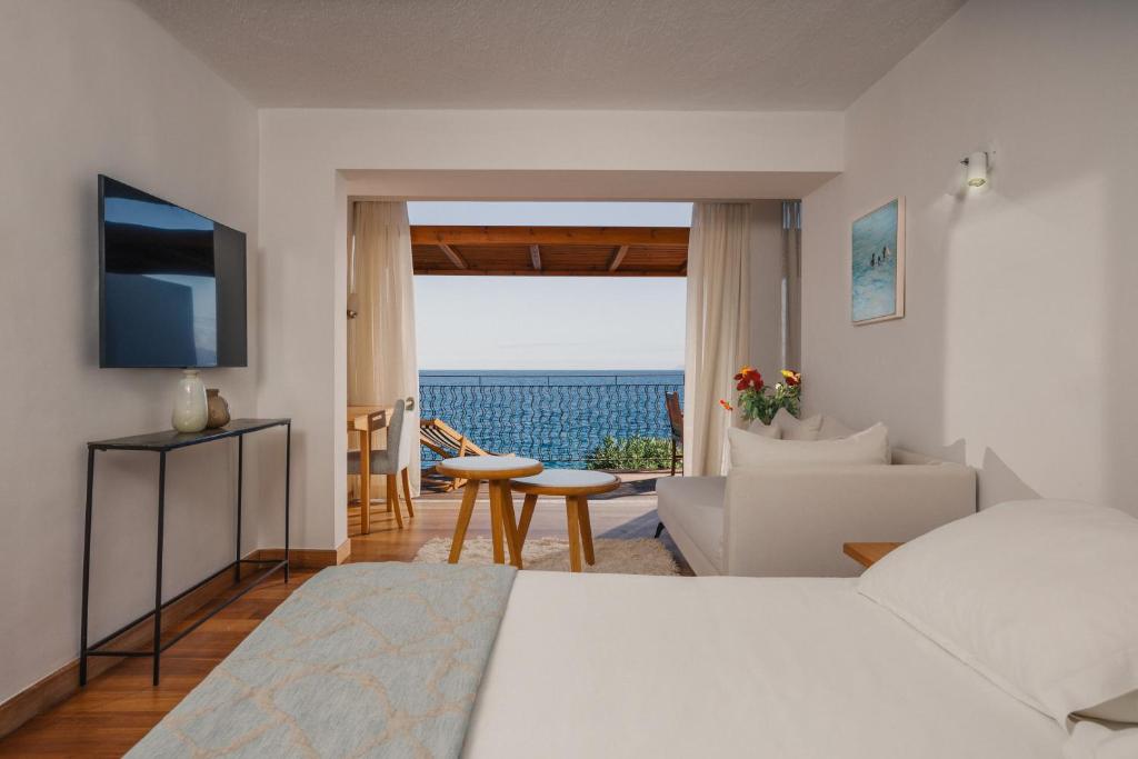 St. Nicolas Bay Resort Hotel & Villas - Club Junior Suite Seefront View