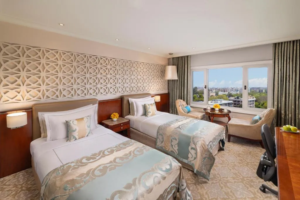 Deluxe Room Twin Bed Diplomatic Enclave View
