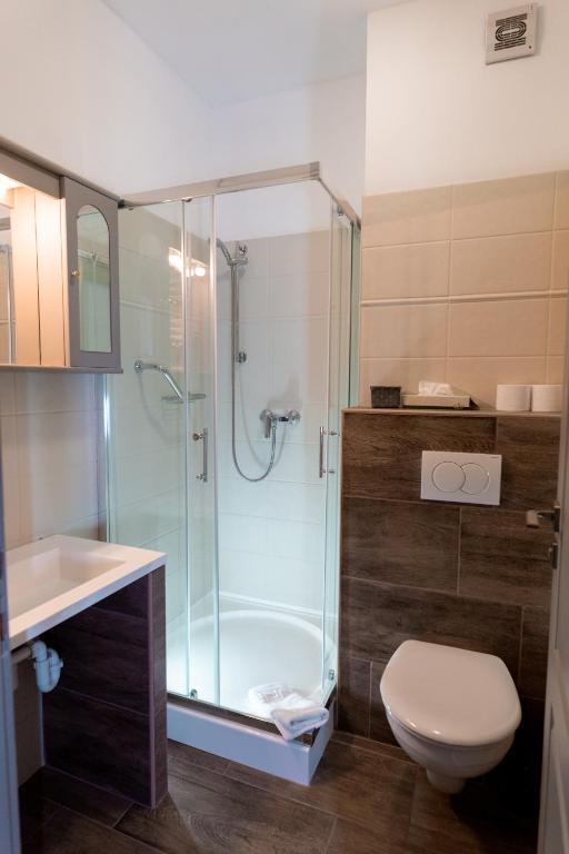 Aphrodite Hotel - Single Room With Private Bathroom