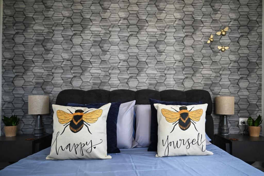 Ένα ή περισσότερα κρεβάτια σε δωμάτιο στο The Hive, Your Secret Sanctuary