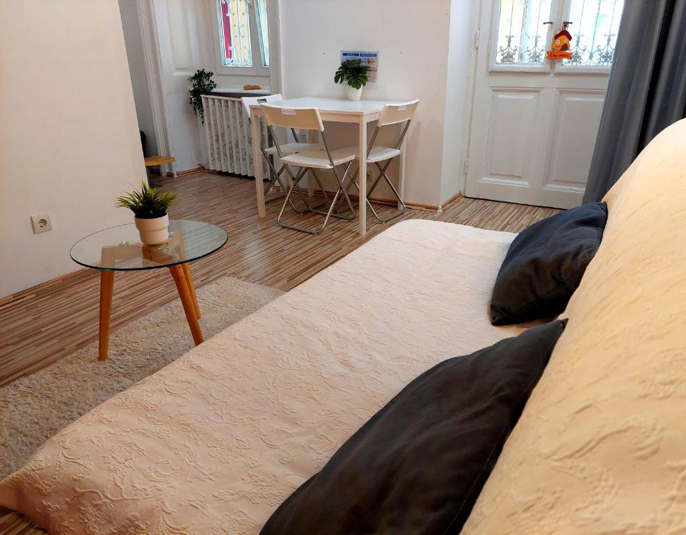 Stanka's studio close to Opera 1065 Budapest, Nagymező utca 25 I/2 kép - 1