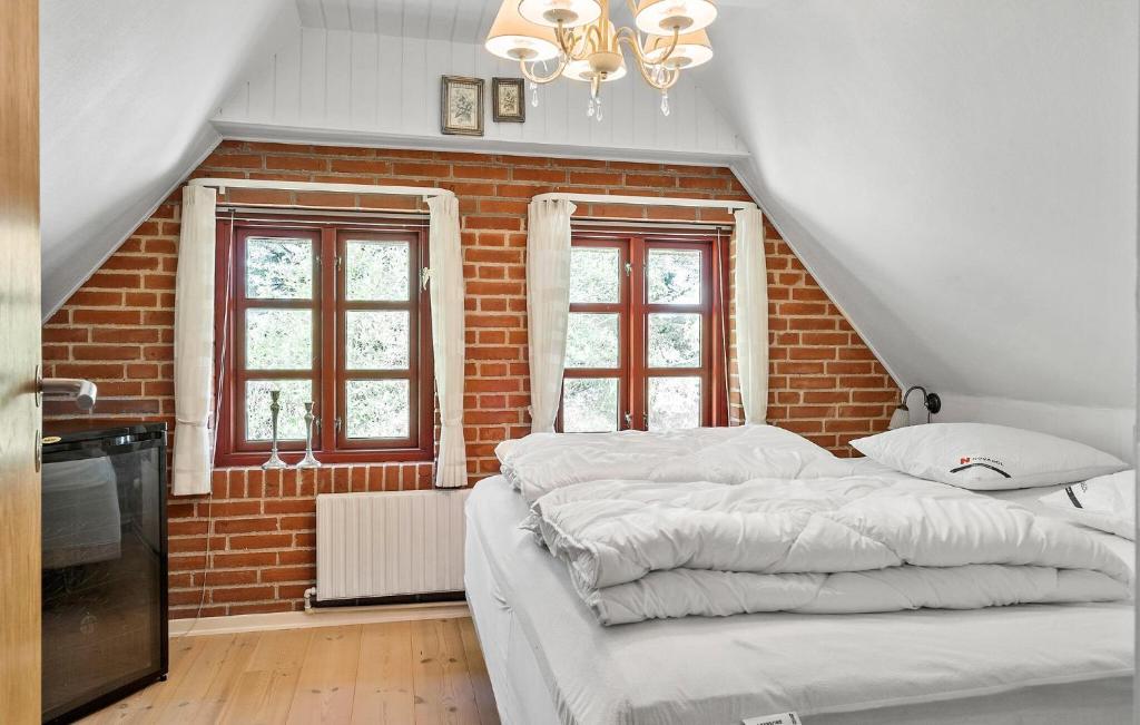 Postel nebo postele na pokoji v ubytování Awesome Home In Ulfborg With Wifi