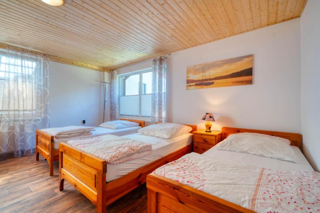 Postel nebo postele na pokoji v ubytování Kwatery u Zdzicha