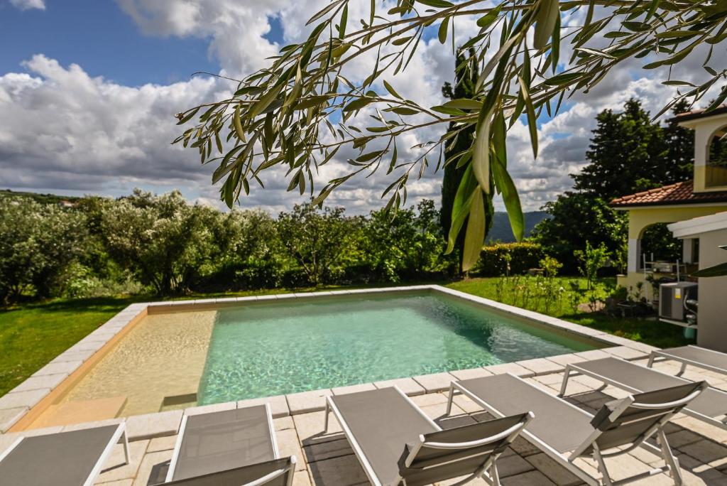 Kolam renang di atau dekat dengan Medanni - Boutique house in nature with pool