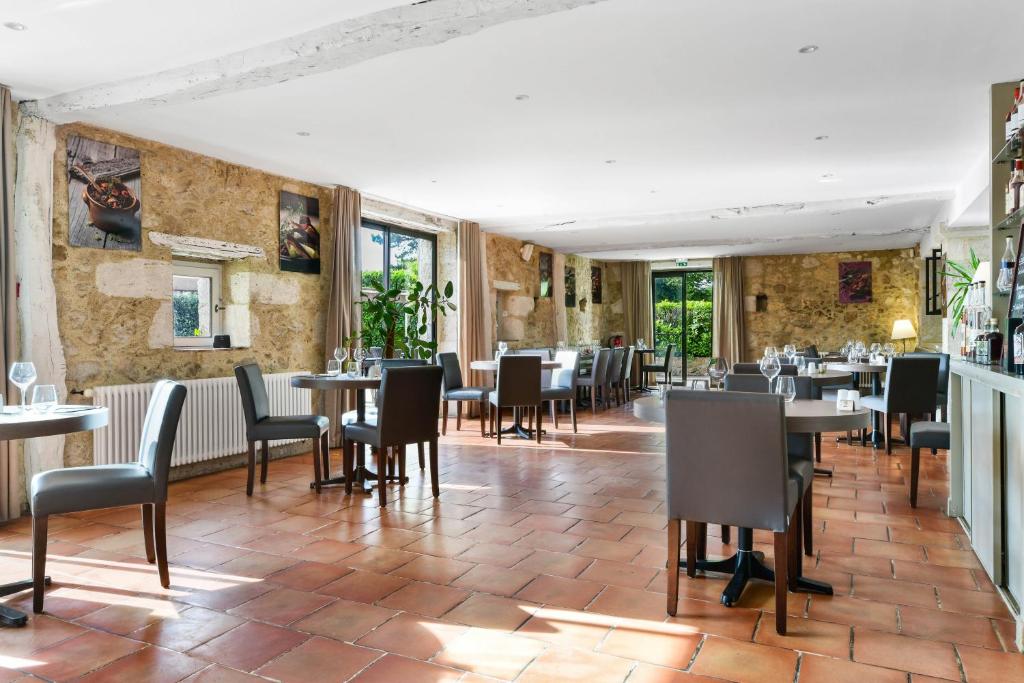 Restaurace v ubytování Logis Hôtel La Ferme de Flaran