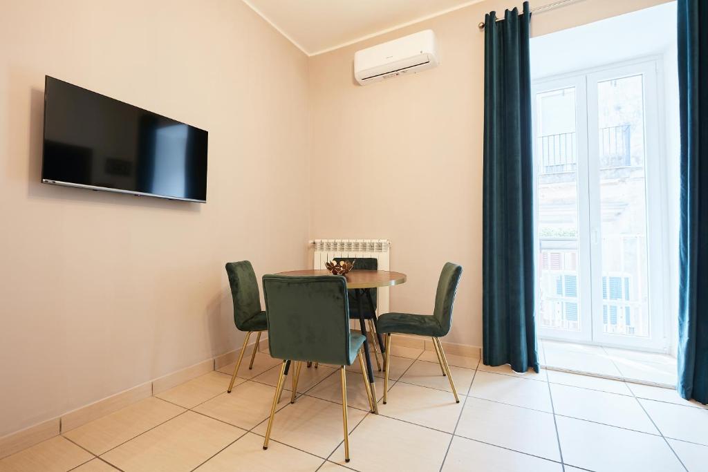 TV o dispositivi per l'intrattenimento presso Vicky's Luxury Guesthouse by NapoliApartments