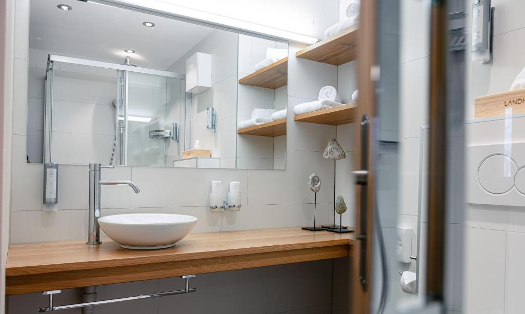 Koupelna v ubytování Hotel Landhaus