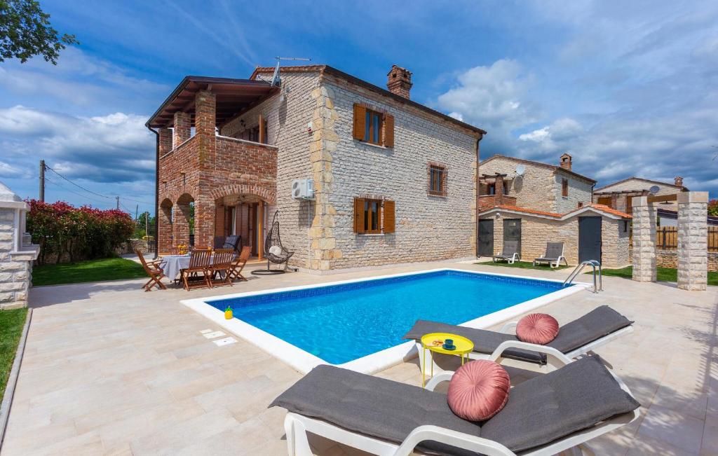 3 Bedroom Gorgeous Home In Cabrunici