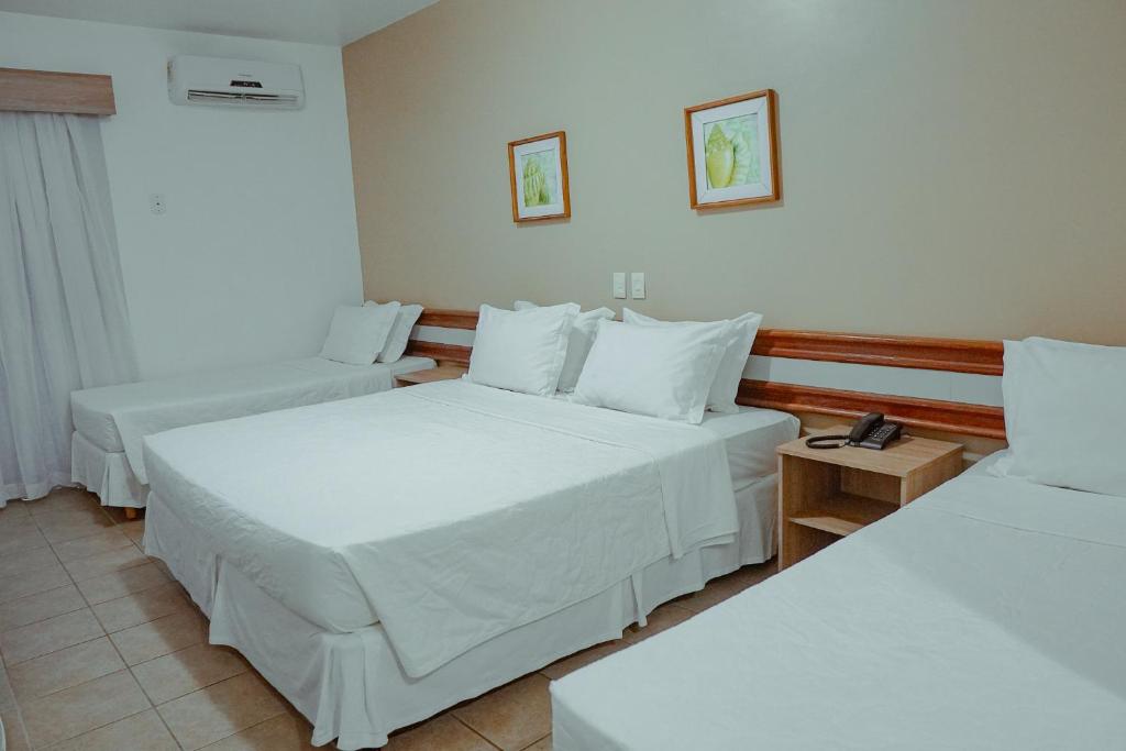 Postel nebo postele na pokoji v ubytování Sarana Praia Hotel
