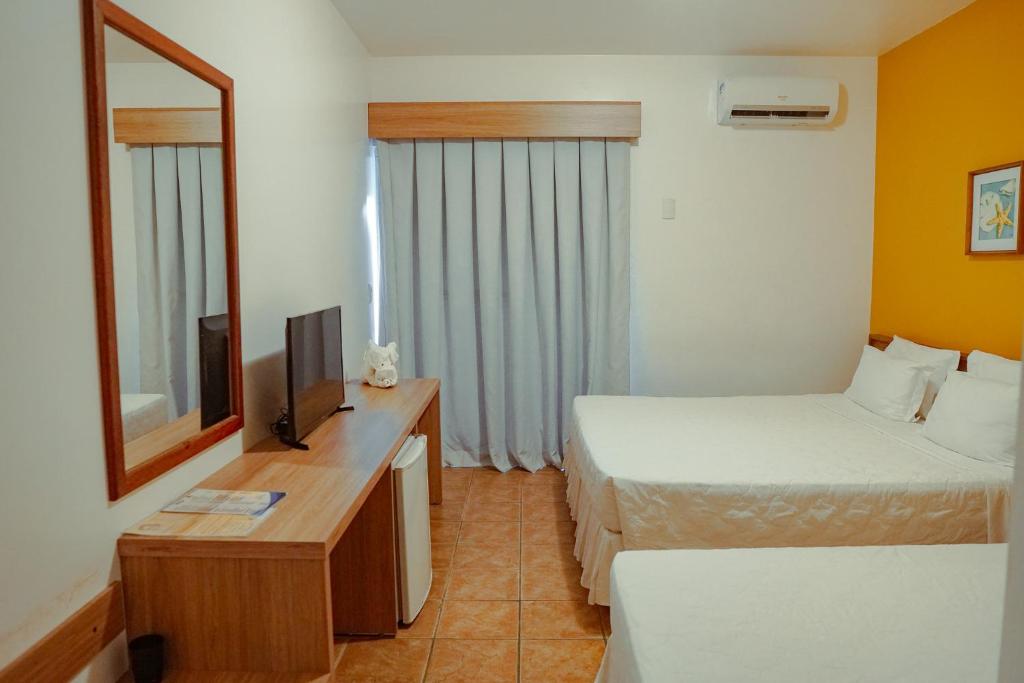 Postel nebo postele na pokoji v ubytování Sarana Praia Hotel
