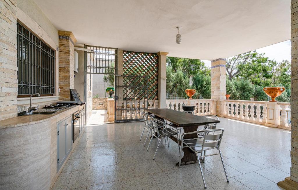 Balkon lub taras w obiekcie Cozy Home In Grottaglie With Kitchen