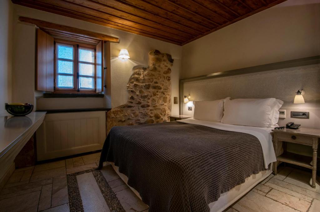 Łóżko lub łóżka w pokoju w obiekcie Kinsterna Hotel