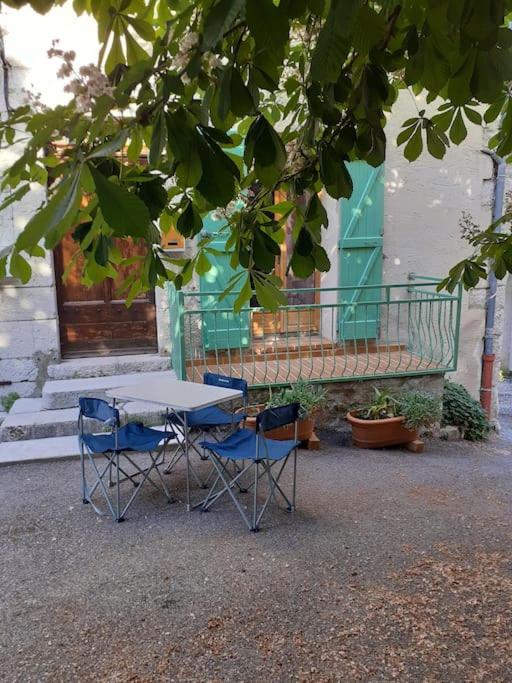 Zahrada ubytování F2 de caractère dans un hameau typique provençal
