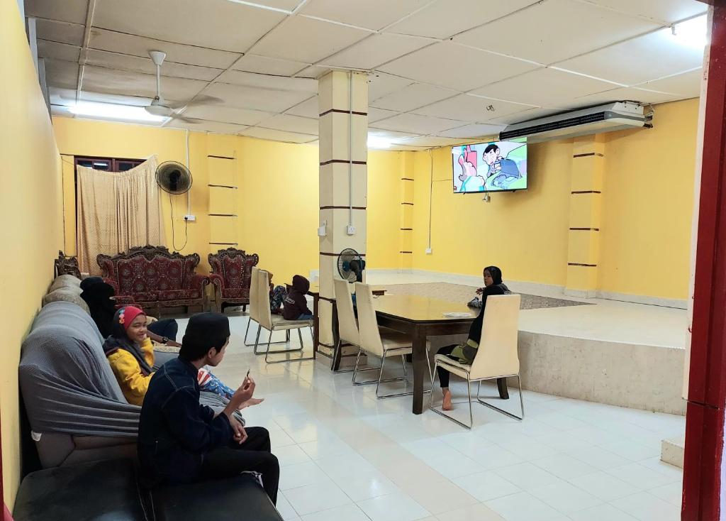 TV a/nebo společenská místnost v ubytování Irama Resort Amir YJS , Pantai Irama Bachok