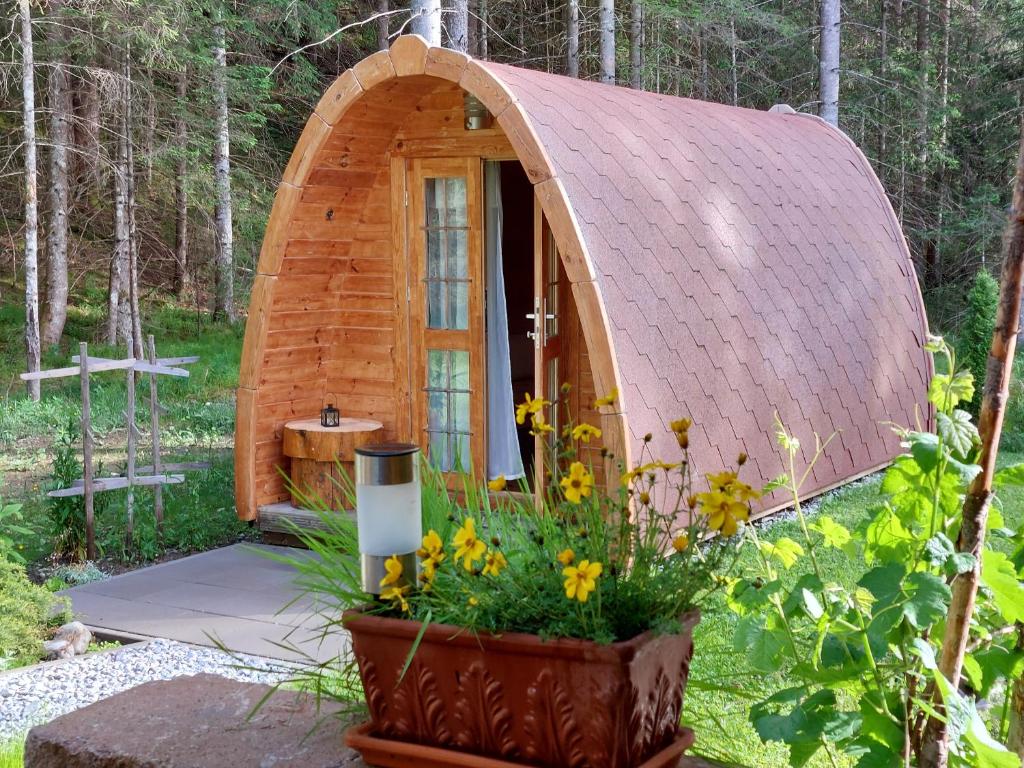 Aed väljaspool majutusasutust Ferienhaus - Chalet - Lechtraum