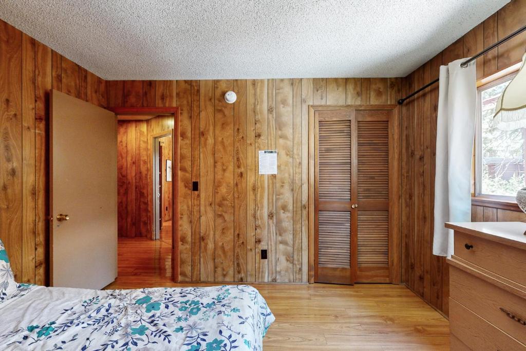 Postel nebo postele na pokoji v ubytování Pineland Escape