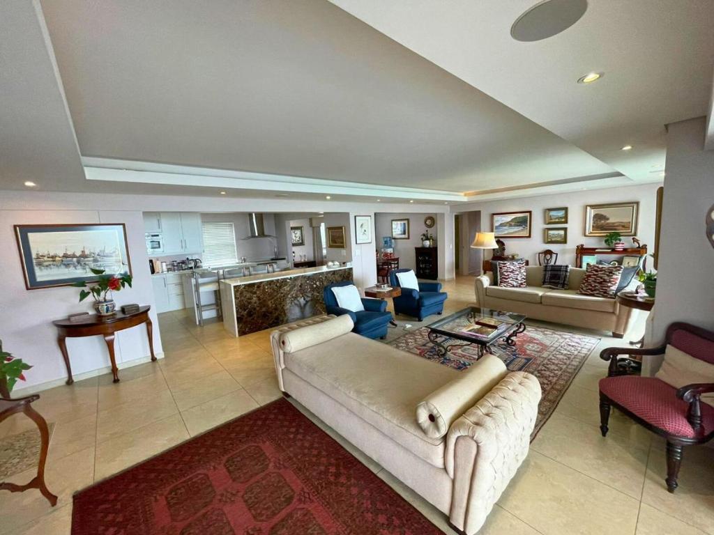 Hill Penthouse Plett - Best On Top - Image 21