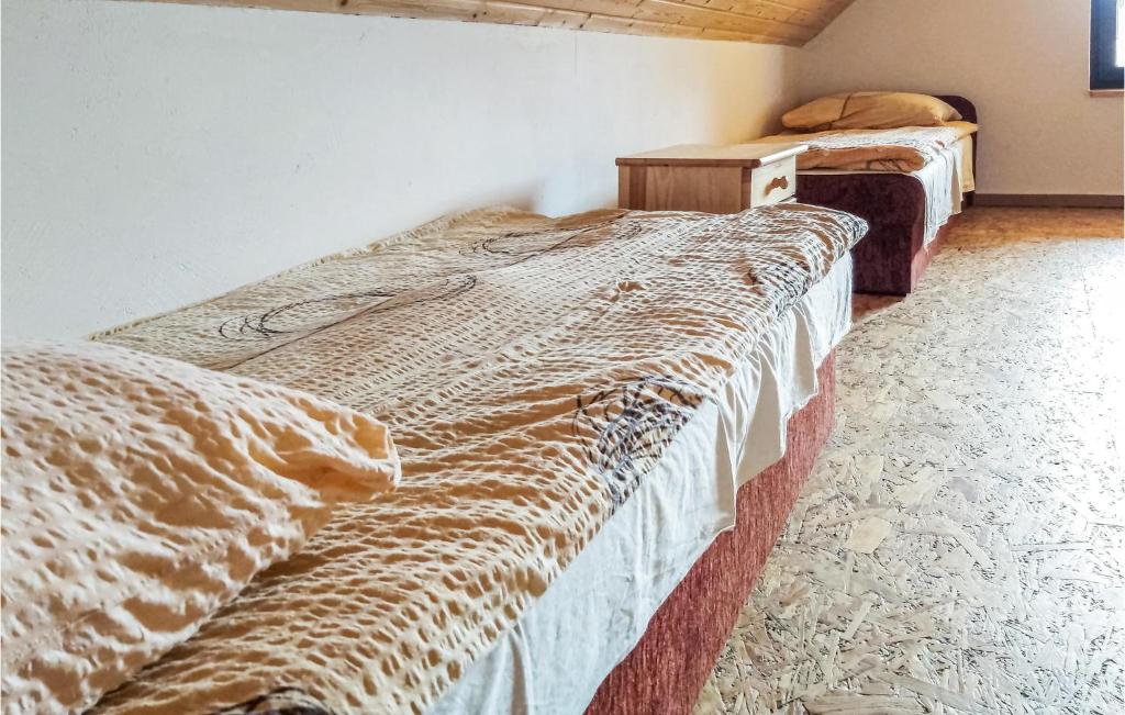 Posteľ alebo postele v izbe v ubytovaní 1 Bedroom Beautiful Home In Gubin