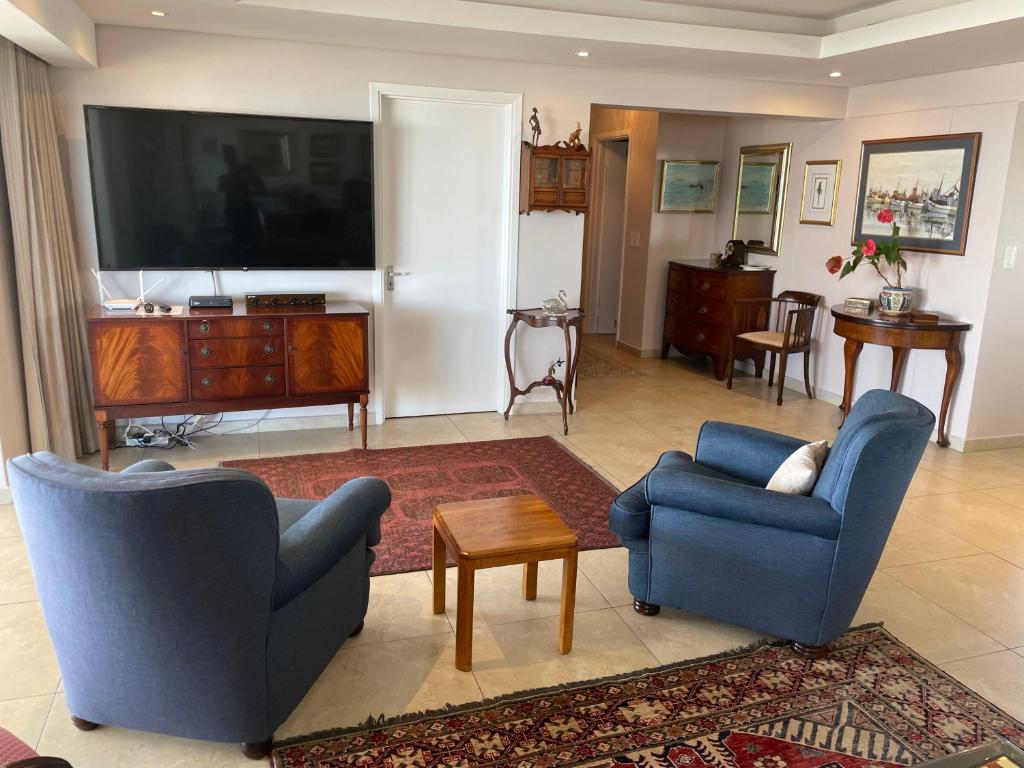 Hill Penthouse Plett - Best On Top - Image 22