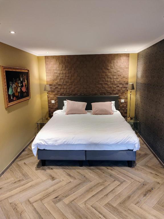 Postel nebo postele na pokoji v ubytování L'Amarante chambres d'hôtes OU gîte citadin
