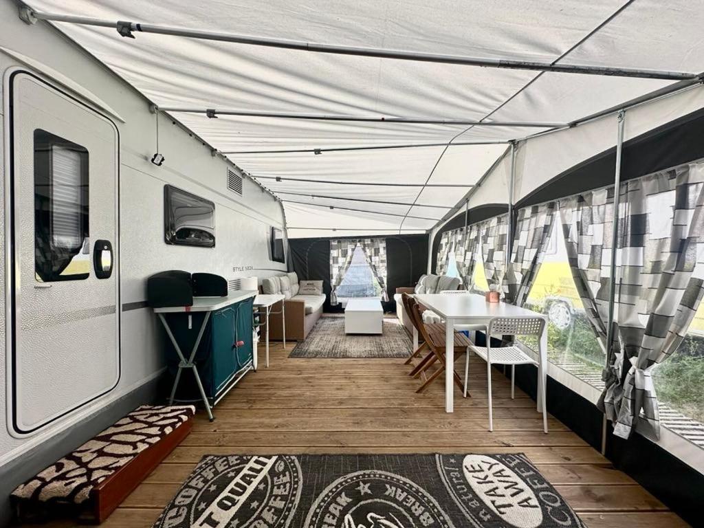 TV a/nebo společenská místnost v ubytování Kemping Molo Surf by Q4Camp