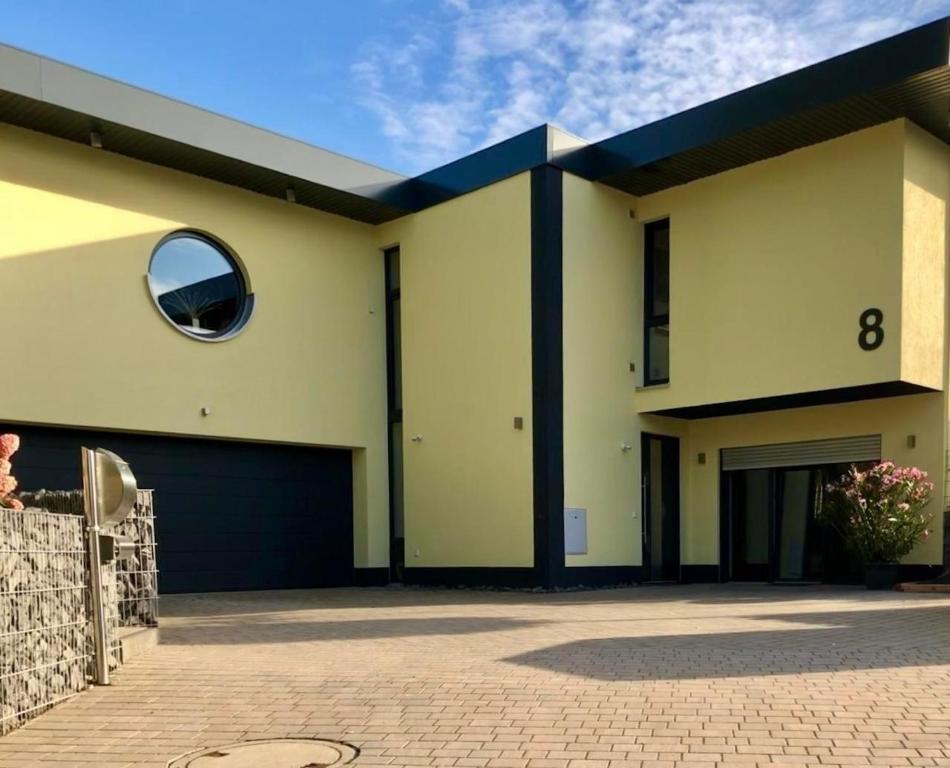 a house with a blue and white at Ferienappartement Marburg Giessen in Hachborn