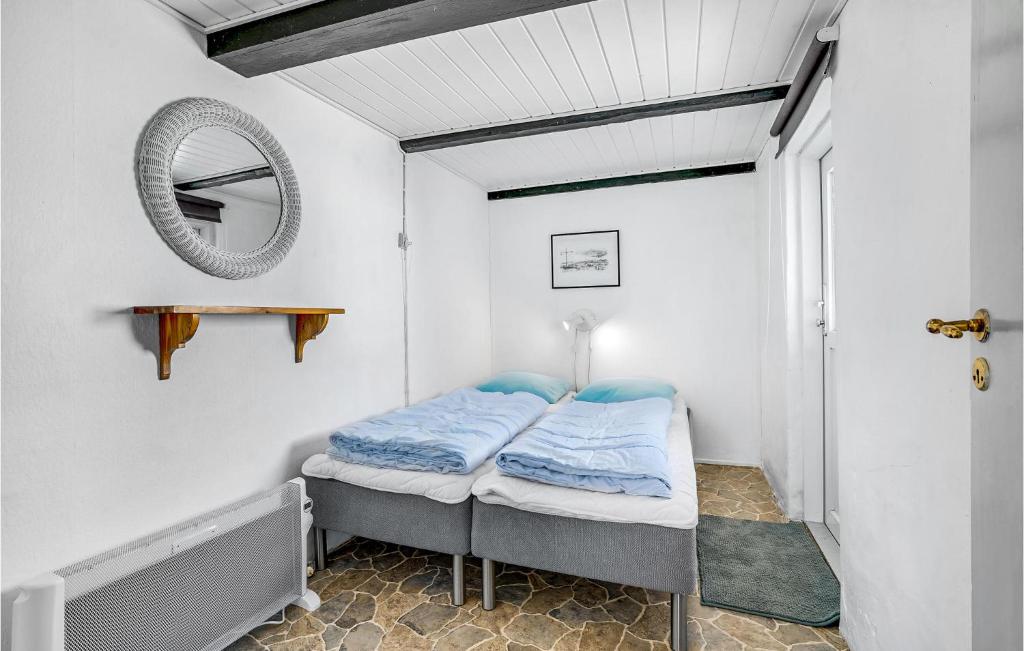 Postel nebo postele na pokoji v ubytování Lovely Apartment In Ulfborg With Wifi