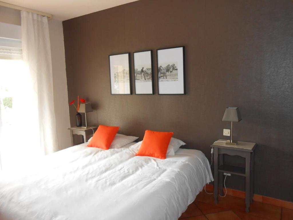 Postel nebo postele na pokoji v ubytování Hôtel Athéna