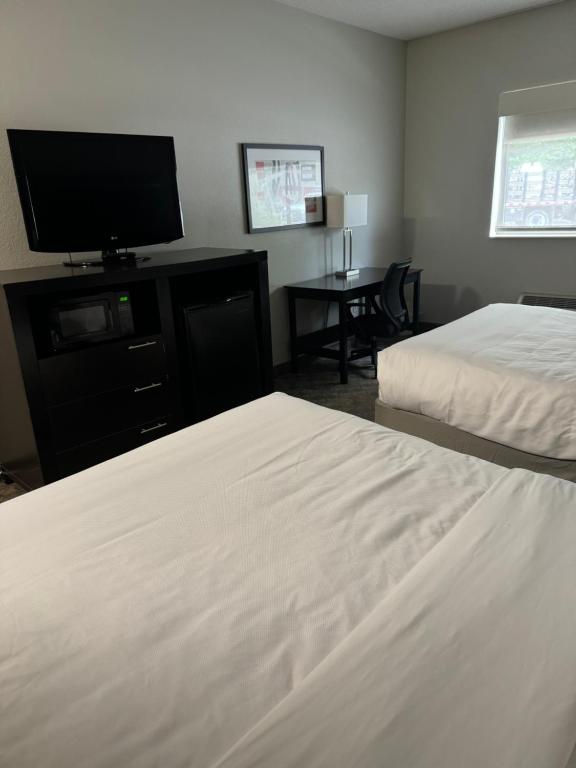 Comfort Inn Huntington near University area - Queen Room With Two Queen Beds - Non-Smoking