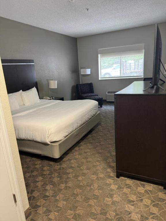 Comfort Inn Huntington near University area - King Room - Non Smoking