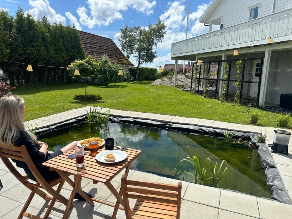 Fotografie z fotogalerie ubytování Family house close to the beach v destinaci Mosterhamn