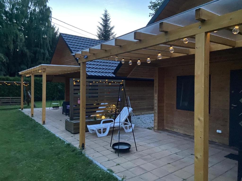 Patio alebo iná vonkajšia časť ubytovania Domki na lipowej