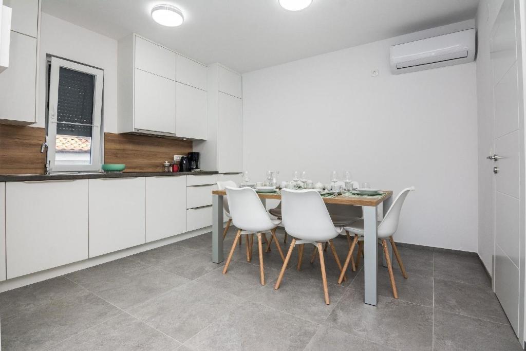 Kuchyňa alebo kuchynka v ubytovaní Apartment Spanic 2