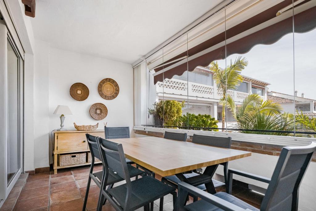 A balcony or terrace at BEACHFRONT GOLDEN MILE PUENTO ROMANO SEA VIEW WIFI