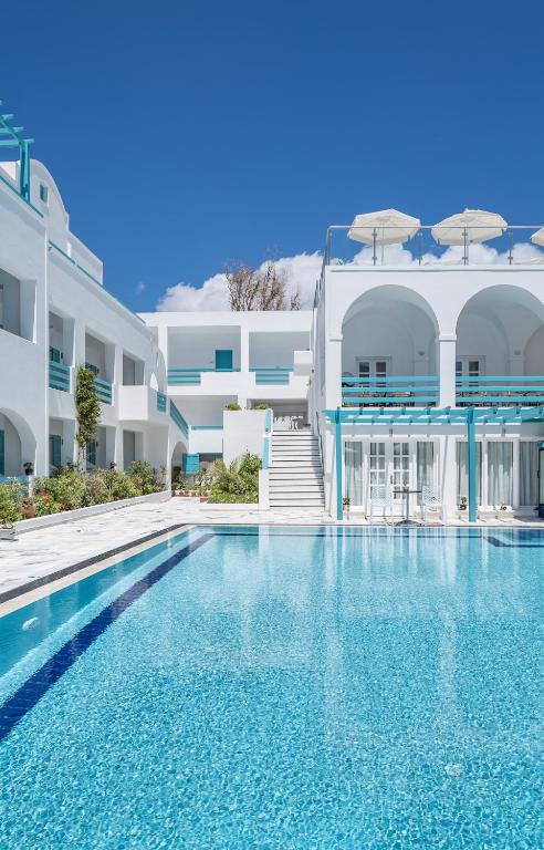 Bazén v ubytování Santellini Hotel nebo v jeho okolí