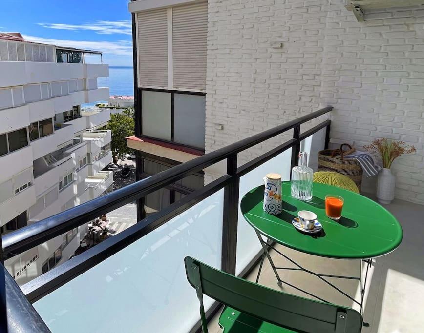 Stylish Modern Apt Unbeatable Location