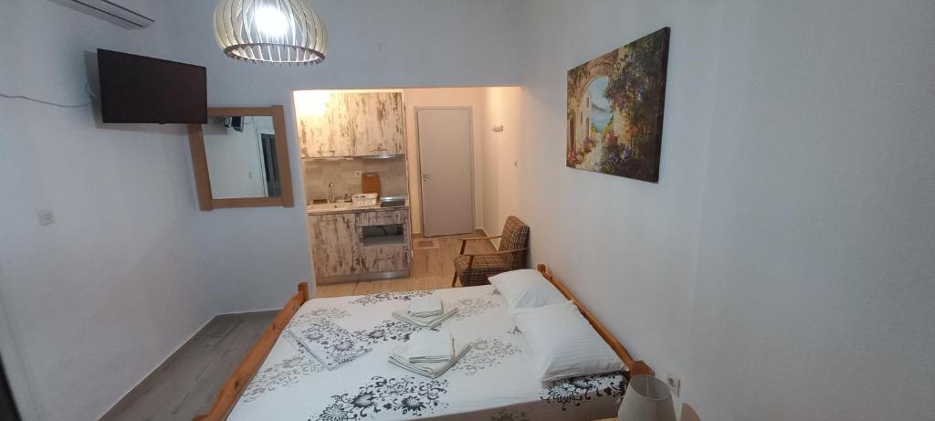 Postel nebo postele na pokoji v ubytování Velikis Apartments