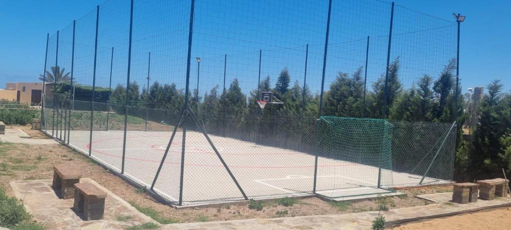 Tenis a/nebo squash v ubytování Évasio nebo okolí